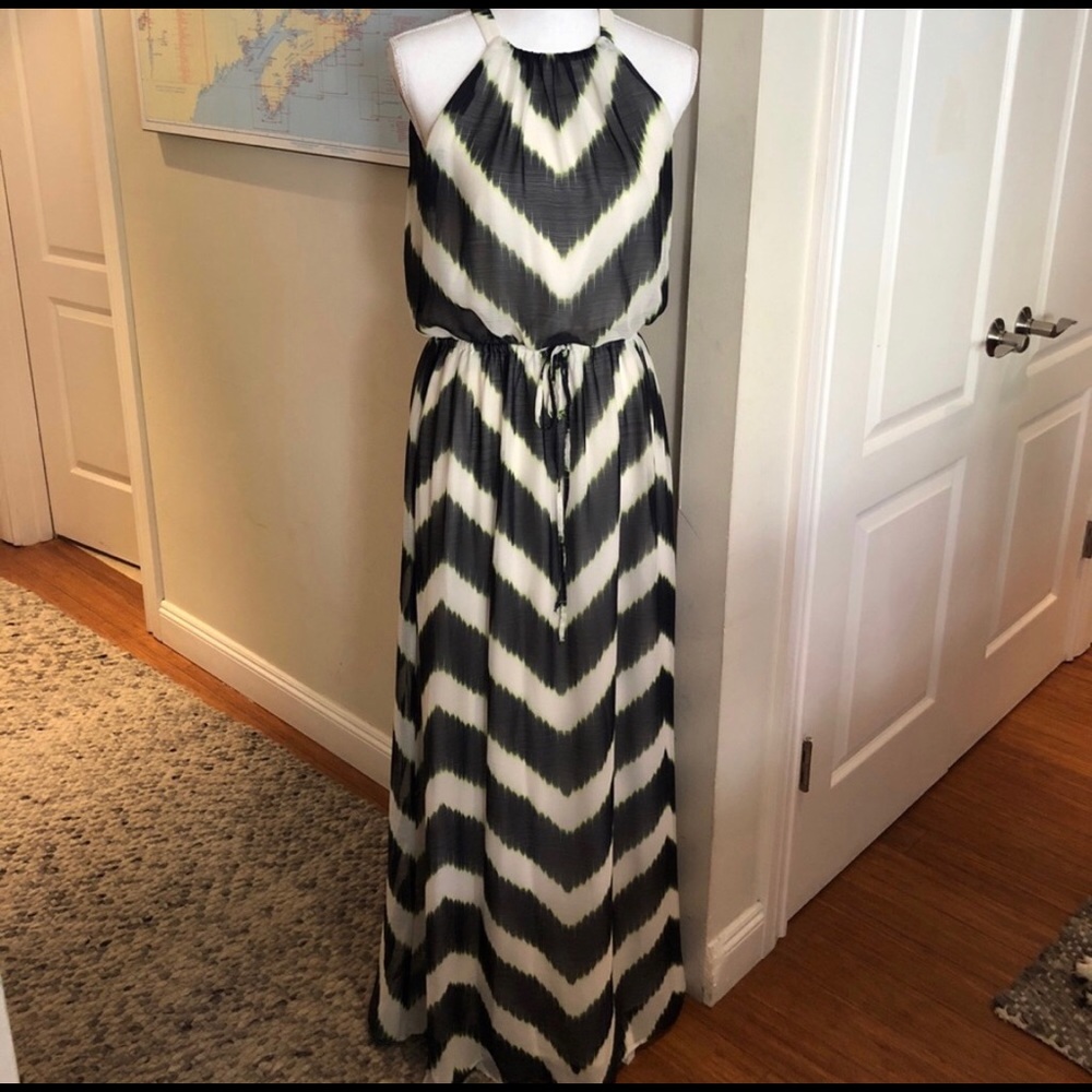 Vince camuto size 6 chevron maxi dress